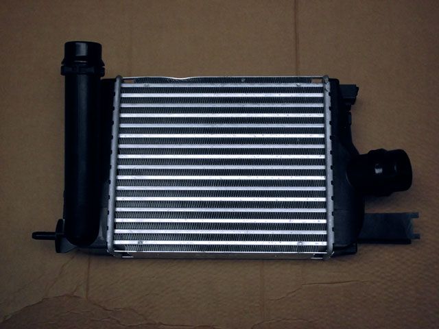 Dacıa Logan, Sandero, Duster, Renault Captur, Clio İnetrcooler Radyatörü 1.5 dci  Motor 2013 Model Sonrası Araçlara Uyumludur. Orjinal No:144965154R
